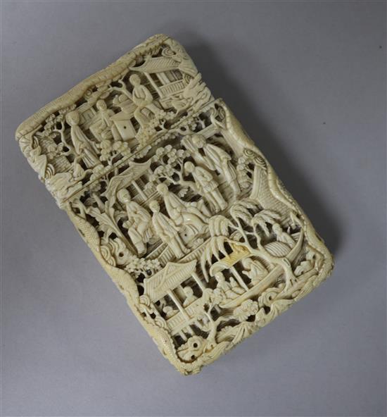 A Cantonese carved ivory calling card case a.f. (small piece missing) 10.5cm